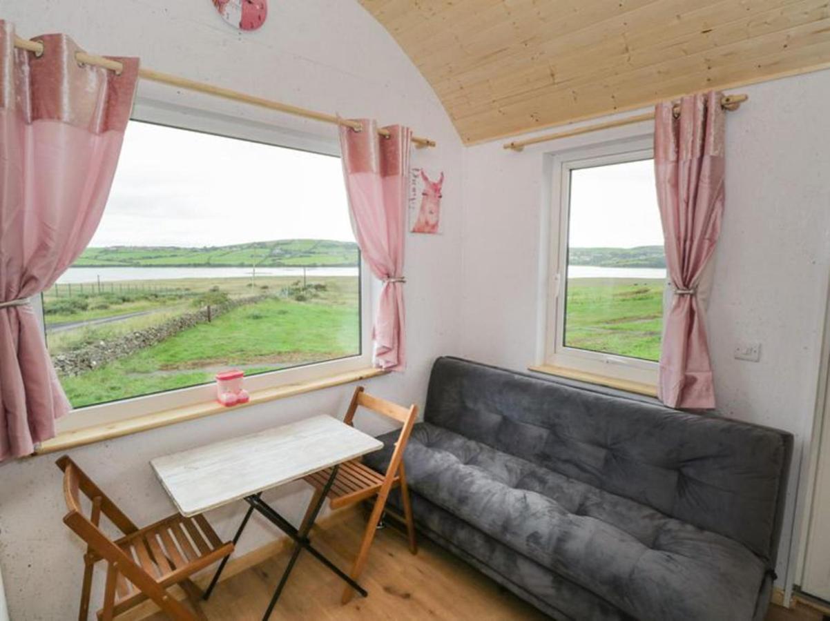 The Beautiful Lazy Llama Shepherd Hut Farm Stay Баллишаннон Экстерьер фото
